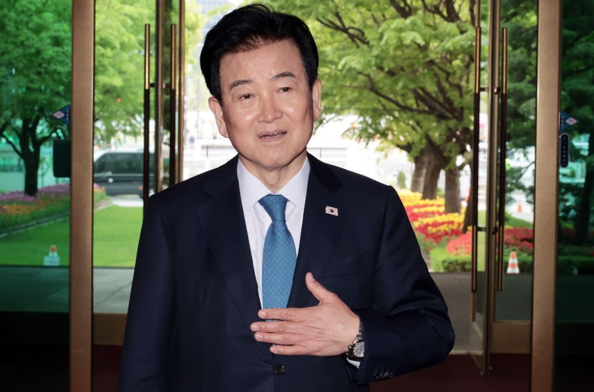 鄭東泳（チョン・ドンヨン）統一部長官が20日午後、政府ソウル庁舎で「北朝鮮亀城市核施設」発言に関する立場を明らかにした。 ［ニュース1］