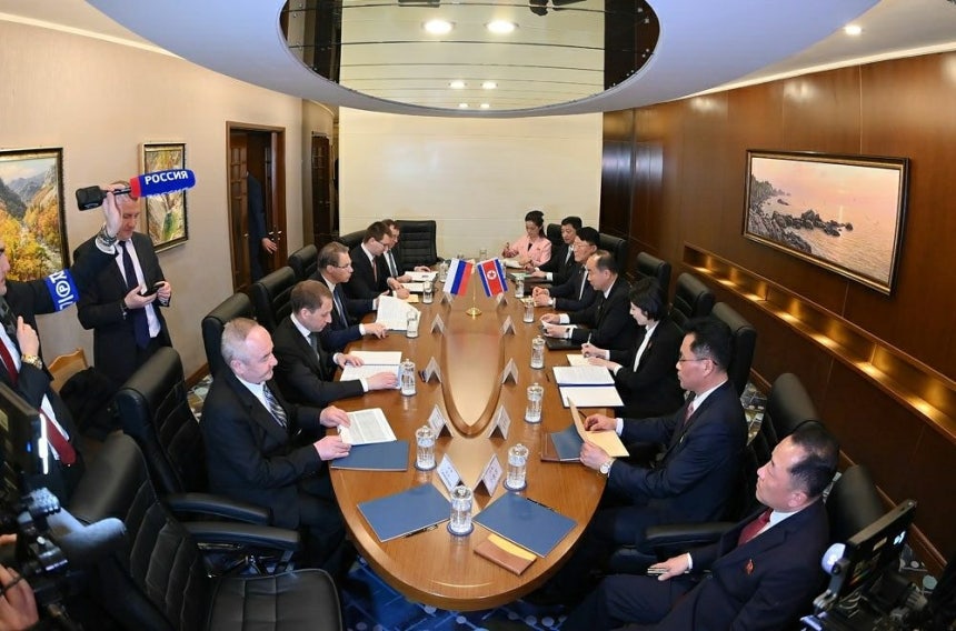 北朝鮮とロシアの代表団が22日、元山葛麻地区で親善病院建設などを議論する部門別実務会談を行った。 ［労働新聞、ニュース1］
