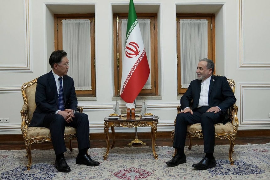 韓国外交部の鄭昺河長官特使とイランのアラグチ外相が22日に面談した。［写真 イラン外務省］