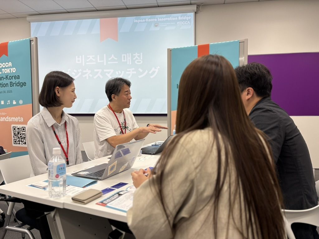 韓国コンテンツ振興院東京ビジネスセンターの入居企業として選定され、日本進出の全過程で支援を受けた韓国制作会社「JAYURO PICTURES」。東京センターで企画提案を行い、制作を進めている様子。［韓国コンテンツ振興院］