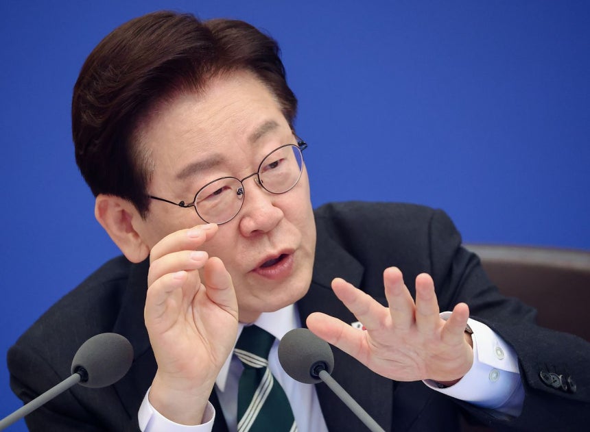 李在明大統領が28日の閣議兼非常経済点検会議で発言している。［写真 聯合ニュース］