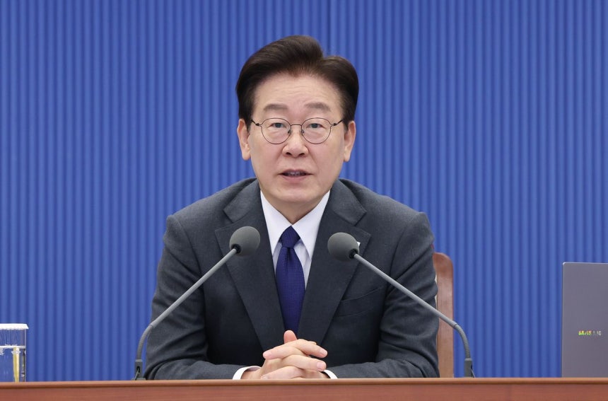 先月30日、青瓦台で開かれた首席補佐官会議で発言する李在明（イ・ジェミョン）大統領 ［青瓦台写真記者団］