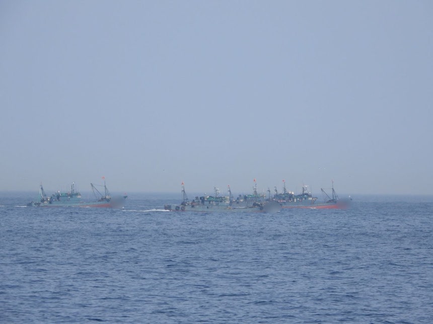   東海海域を北上する中国漁船［写真 東海海洋警察署］