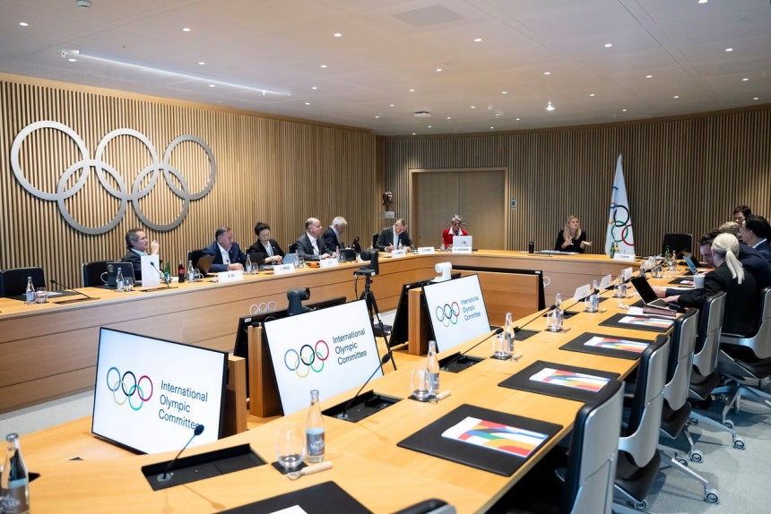 6日、スイス・ローザンヌのオリンピックハウスで開かれた国際オリンピック委員会（IOC）執行委員会の開会式。［EPA＝聯合ニュース］