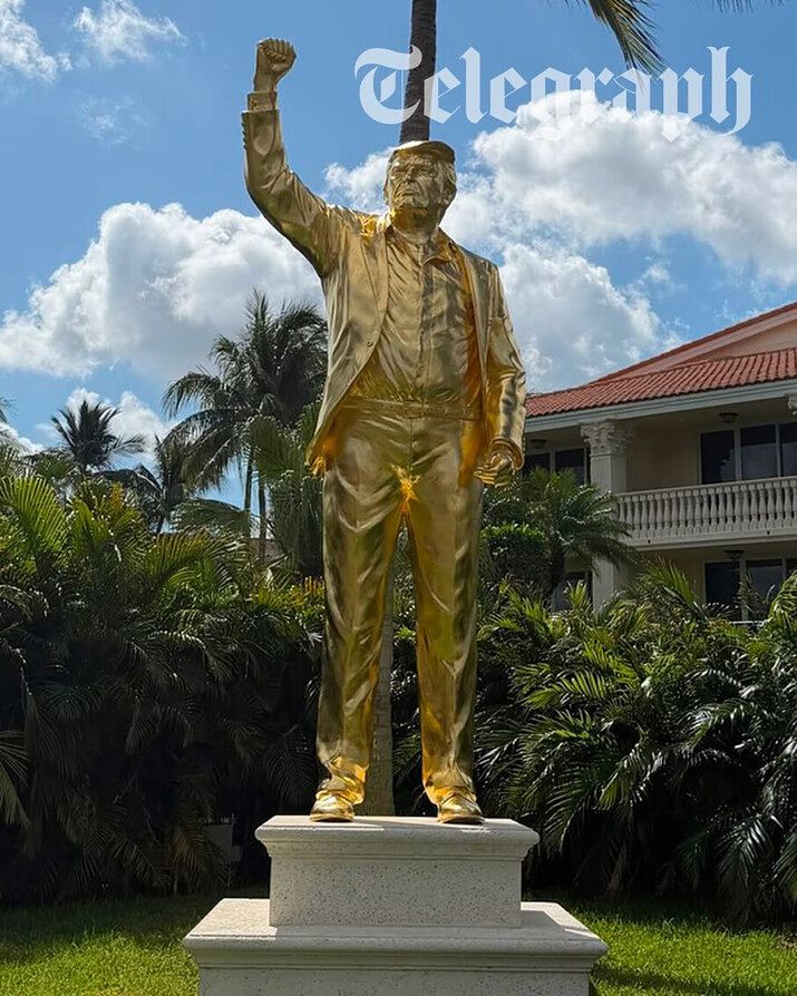   トランプ大統領のゴルフ場に建てられた高さ6メートルの像。［写真 トゥルース・ソーシャル（Truth Social）キャプチャー］
