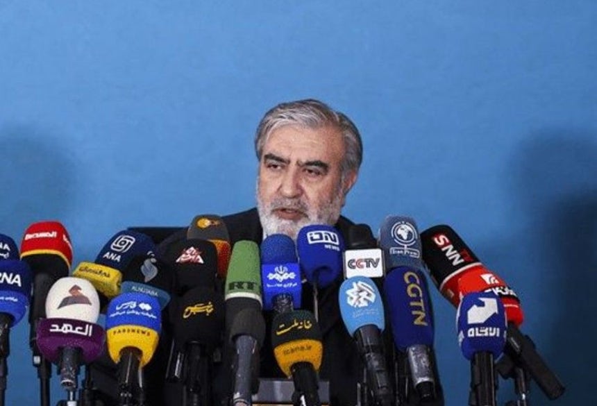 イラン議会国家安全保障・外交政策委員会のエブラヒム・アジジ委員長 ［写真 X］