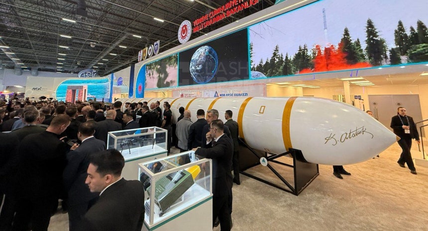 トルコの戦略打撃能力を見せるユルドゥルムハンICBM ［写真 クラッシュリポート］