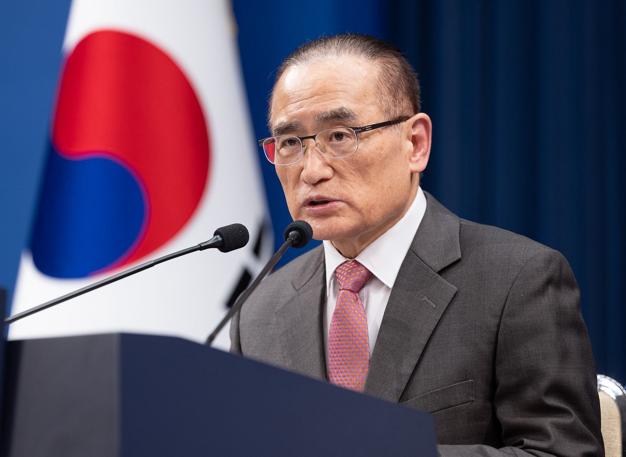 11日、青瓦台（チョンワデ、韓国大統領府）の春秋館で開かれた記者懇談会で発言する魏聖洛（ウィ・ソンラク）国家安保室長。［ニュース1］