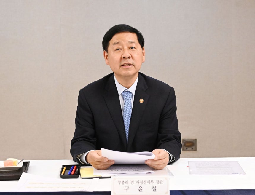  具潤哲副首相兼財政経済部長官が12日に開かれた国債市場諮問委員会で冒頭発言をしている。［写真 ニュース1］