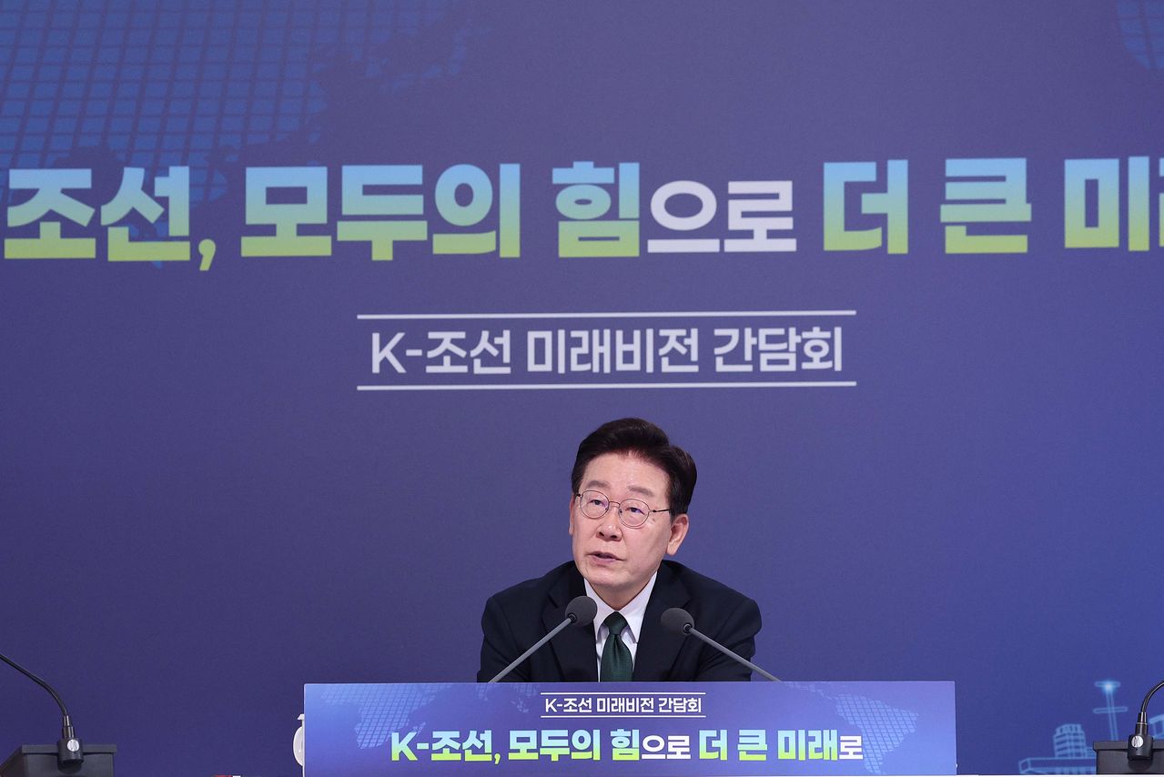  李在明大統領が13日に開かれた造船関連懇談会で発言している。［写真 青瓦台写真記者団］