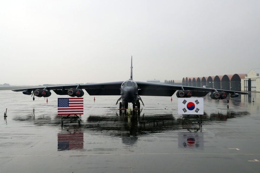 3月11日、京畿道平沢市（キョンギド・ピョンテクシ）にある在韓米軍の烏山（オサン）空軍基地にC－5輸送機が駐機している。ニュース1