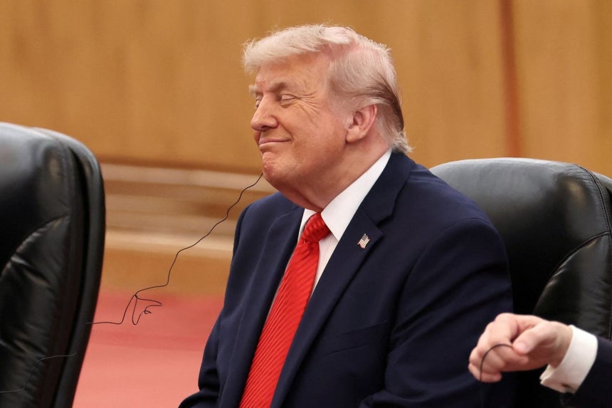 14日に北京の人民大会堂で中国の習近平国家主席と会談するトランプ米大統領。［写真 ロイター＝聯合ニュース］