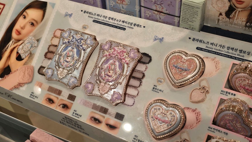 中国コスメブランド「Flower Knows」の商品。