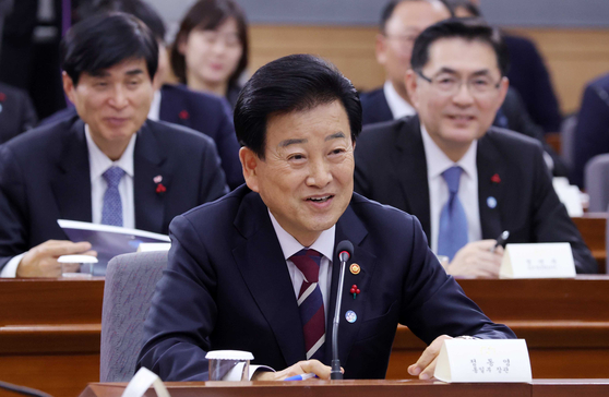 韓国の鄭東泳（チョン・ドンヨン）統一部長官が昨年12月19日、政府ソウル庁舎別館で開かれた外交部（在外同胞庁）・統一部の業務報告で発言している。大統領室写真記者団