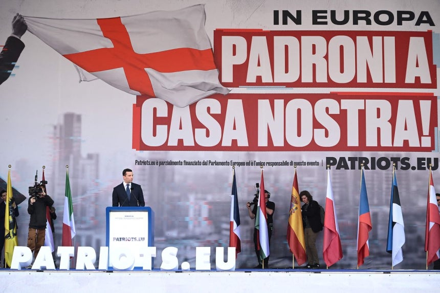 先月18日（現地時間）、イタリアのミラノで開催されたた強硬右派の集会「恐れることなく、欧州では我々が主だ」で、フランスの国民連合（RN）のジョルダン・バルデラ代表が発言している。［AFP＝聯合ニュース］