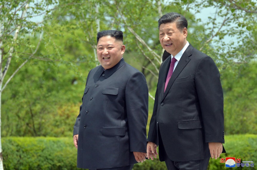2019年6月22日、習近平中国国家主席と金正恩（キム・ジョンウン）北朝鮮国務委員長が平壌（ピョンヤン）・錦繻山（クムスサン）迎賓館で散策したと朝鮮中央通信が報じた。聯合ニュース