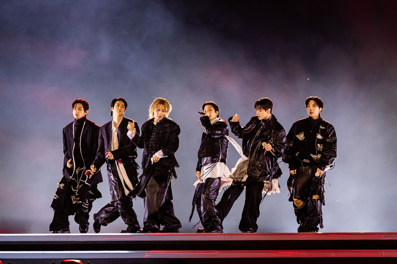BTS（防弾少年団）が3月21日、ソウル・光化門広場で「BTS THE COMEBACK LIVE ｜ ARIRANG」発売記念カムバック公演を行っている。［写真 BIGHIT MUSIC・Netflix（ネットフリックス）］