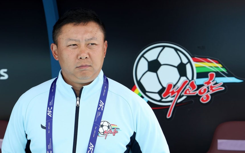 23日に水原総合運動場で開かれたアジアサッカー連盟（AFC）女子チャンピオンズリーグ（AWCL）決勝で北朝鮮のネゴヒャン女子サッカー団を優勝に導いたリ・ユイル監督。［写真 ニュース1］