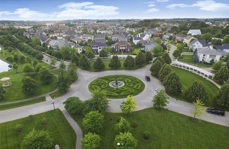 インディアナ州カーメル（Carmel）の全景。［写真 SNS キャプチャー］
