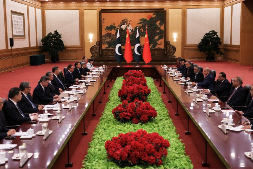 25日、中国の習近平国家主席とパキスタンのが首脳会談を行い、イラン戦争の終戦案について議論した。［ロイター＝聯合ニュース］