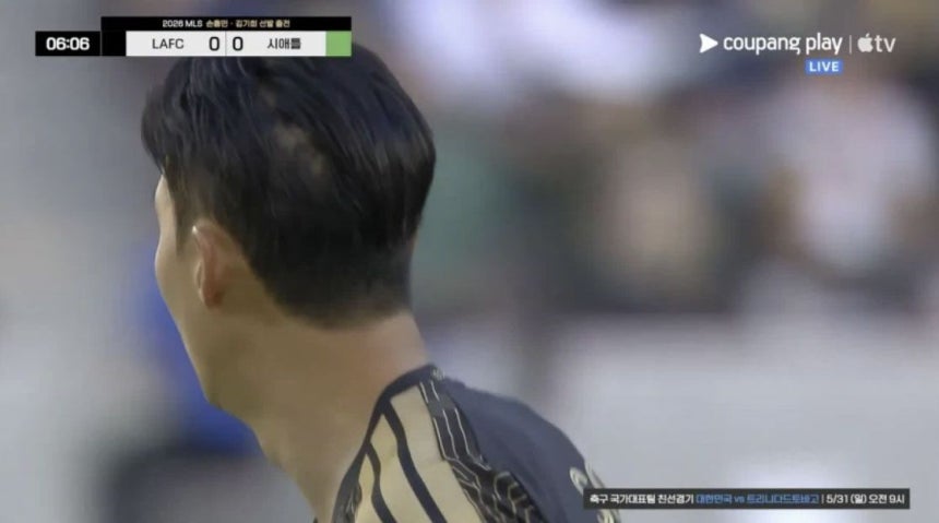   最近の試合中継画面に映った孫興慜の後ろ姿 ［オンラインコミュニティ  キャプチャー］