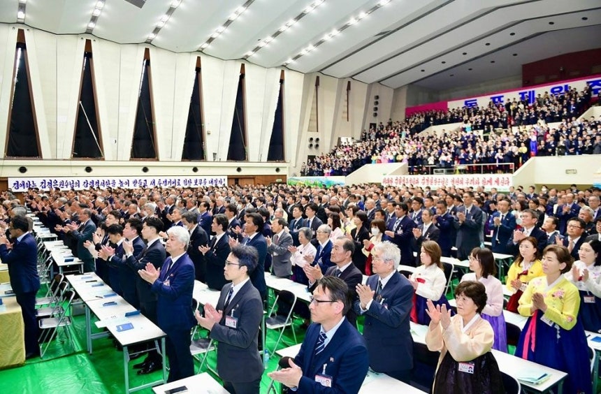 朝鮮総連第26回全体大会が23、24日、東京朝鮮文化会館で開かれ、許宗萬（ホ・ジョンマン）氏を総連中央常任委員会議長に再任した。［ニュース1］