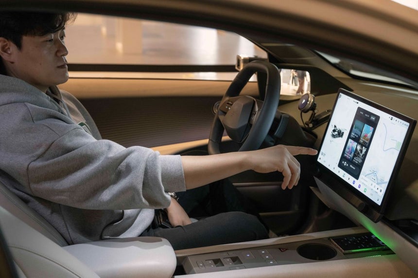  現代自動車グループが公開したソフトウエア中心車（SDV）のテストベッド車両に次世代インフォテインメントシステムが搭載されている。［写真 現代自動車グループ］