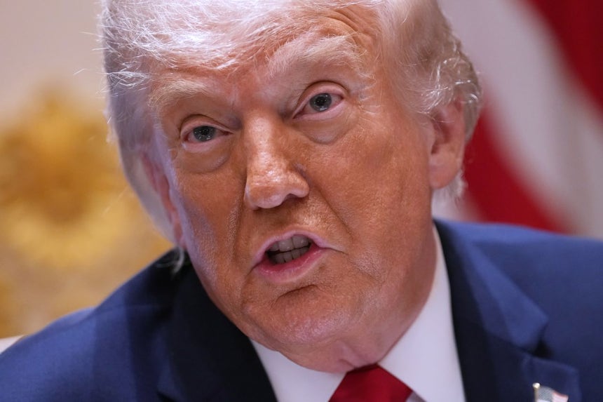 ドナルド・トランプ米大統領が27日（現地時間）、ホワイトハウスで閣議を主宰している。［AP＝聯合ニュース］