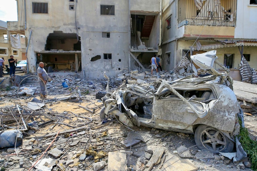 26日（現地時間）、イスラエルの空襲で被害を受けたレバノン南部の港町ティール ［EPA＝聯合ニュース］