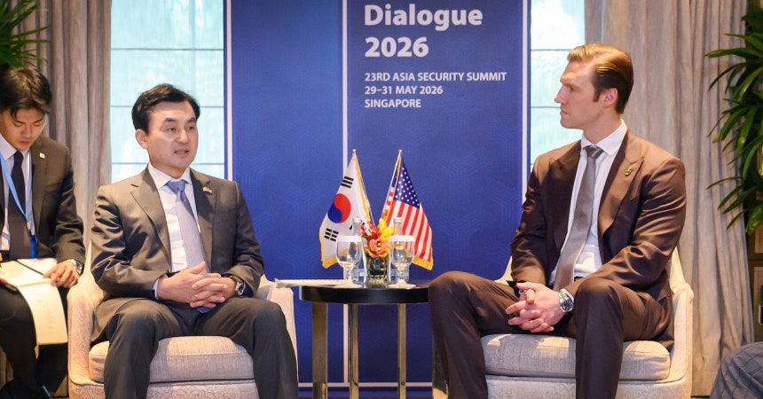 安圭佰（アン・ギュベク）国防部長官は31日（現地時間）、シンガポールで開かれた第23回アジア安全保障会議を契機に米下院議員代表団と会談した。 ［写真 国防部］