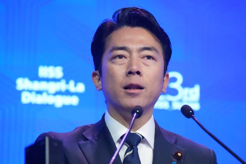 5月31日、シンガポールで開催されたアジア安全保障会議で演説する小泉進次郎防衛相 ［AP＝聯合ニュース］