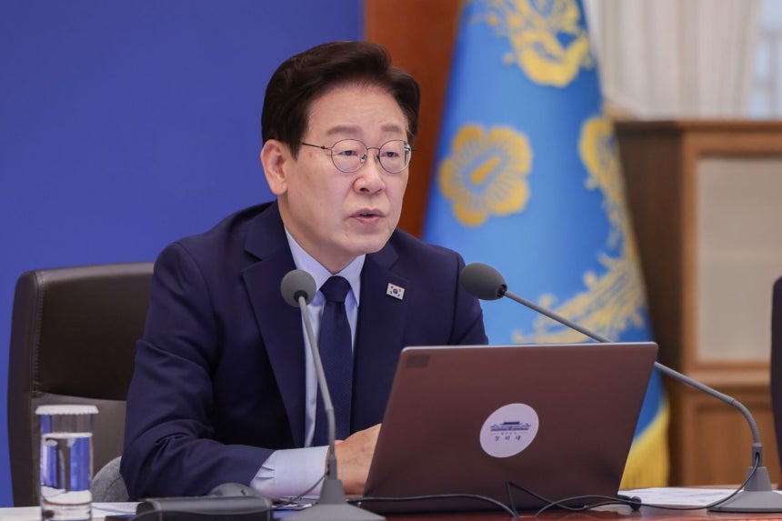 28日、青瓦台（チョンワデ、大統領府）で開かれた首席補佐官会議で発言する李在明（イ・ジェミョン）大統領 ［写真 青瓦台写真記者団］