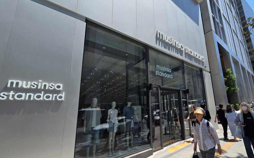 ファッションプラットフォームのMUSINSA（ムシンサ）がソウル市中区（チュング）にオープンしたMUSINSA STANDARD明洞（ミョンドン）店では、外国人観光客による売上比率が徐々に高まっている。ノ・ユリム記者 