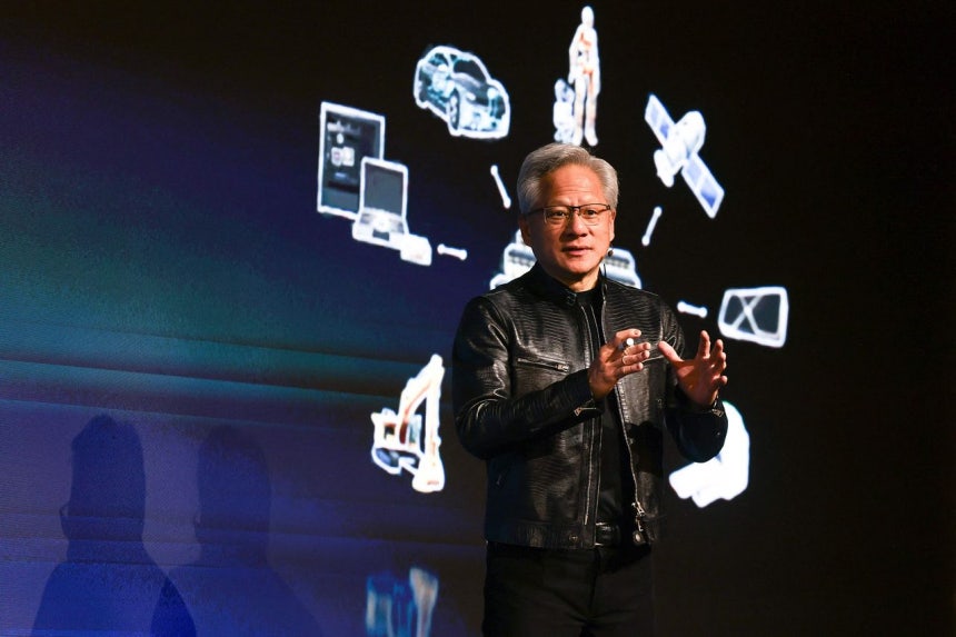 2日に台北で開かれたコンピューテックスで会見するエヌビディアのジェンスン・フアンCEO。［写真 AFP＝聯合ニュース］