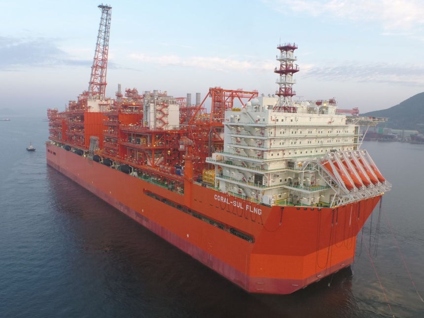 サムスン重工業が建造した大型浮体式液化天然ガス生産設備（FLNG） ［写真 サムスン重工業］