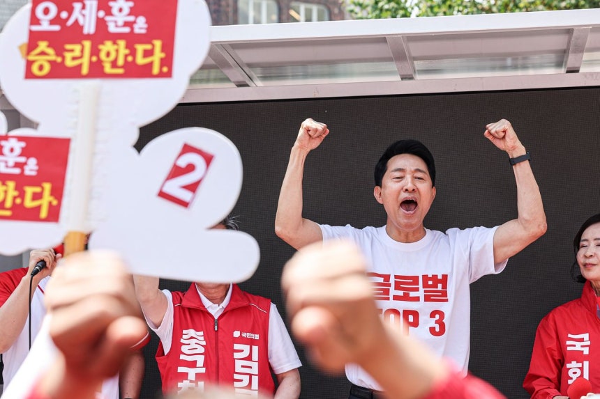 国民の力の呉世勲（オ・セフン）ソウル市長候補が2日午前、ソウル市中区（チュング）の南大門（ナムデムン）市場一帯で選挙遊説を行っている。キム・ギョンロク記者