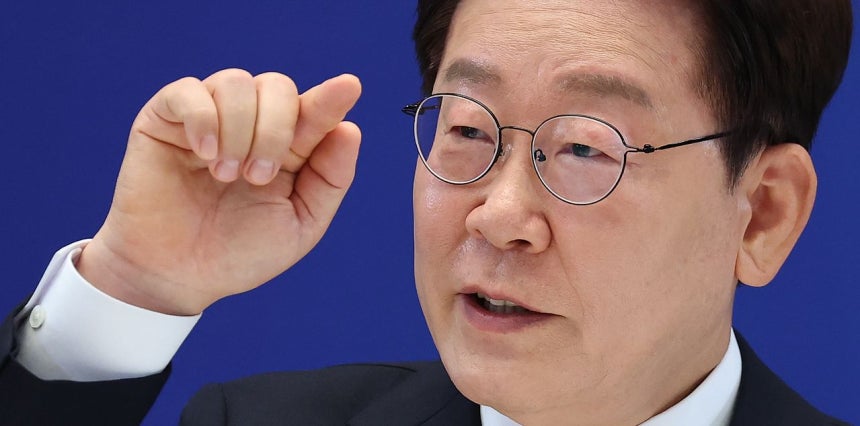 韓国の李在明（イ・ジェミョン）大統領が8日、青瓦台（チョンワデ、大統領府）迎賓館で開かれた就任1周年記者会見で発言している。ニュース1
