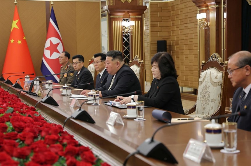 北朝鮮の金正恩国務委員長が8日に平壌で行われた朝中首脳会談で発言している。［写真 労働新聞＝ニュース1］