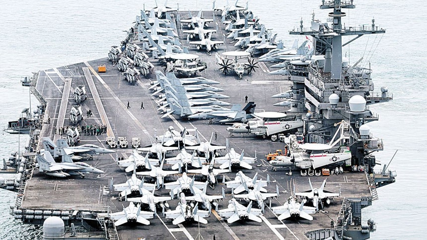 米原子力空母「セオドア・ルーズベルト」が2024年6月26日に韓米日3カ国多領域軍事訓練「フリーダムエッジ」に参加するため釜山作戦基地を出港している。ソン・ボングン記者