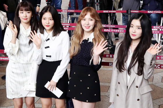 ガールズグループのRed Velvet（レッドベルベット）。左からスルギ、イェリ、ウェンディ、アイリーン。［写真 聯合ニュース］