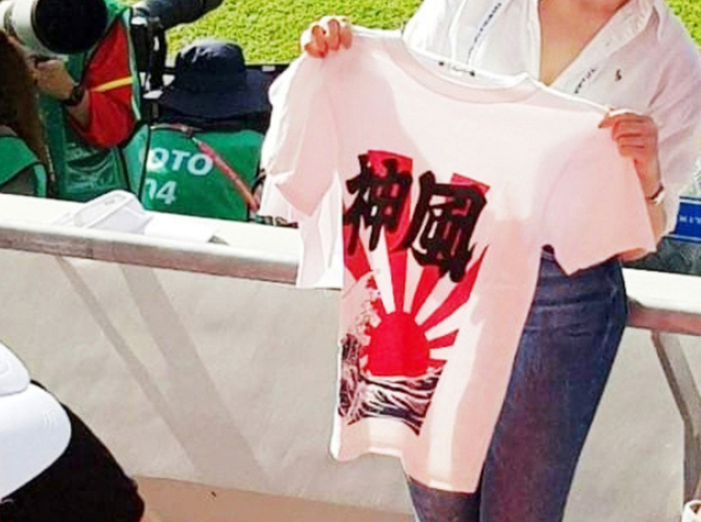 2022年カタールワールドカップ（W杯）当時の日本応援団の神風Tシャツ。［写真 徐坰徳教授チーム］