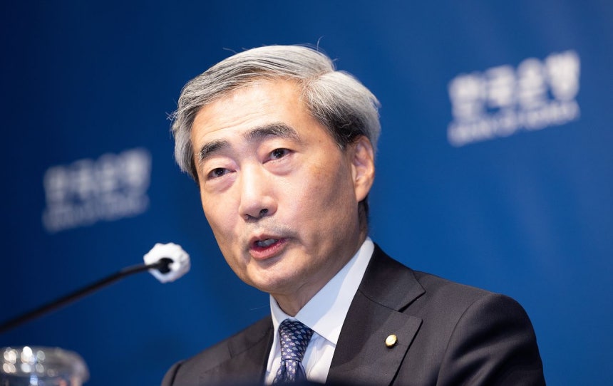 先月28日、ソウル市中区（チュング）の韓国銀行本館で開かれた金融政策方向記者懇談会で発言する申鉉松（シン・ヒョンソン）韓国銀行総裁。写真共同取材団