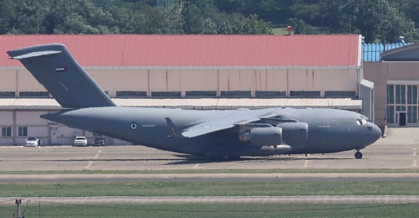 12日午前、大邱（テグ）空軍基地に駐機中のアラブ首長国連邦（UAE） C－17大型輸送機 ［聯合ニュース］