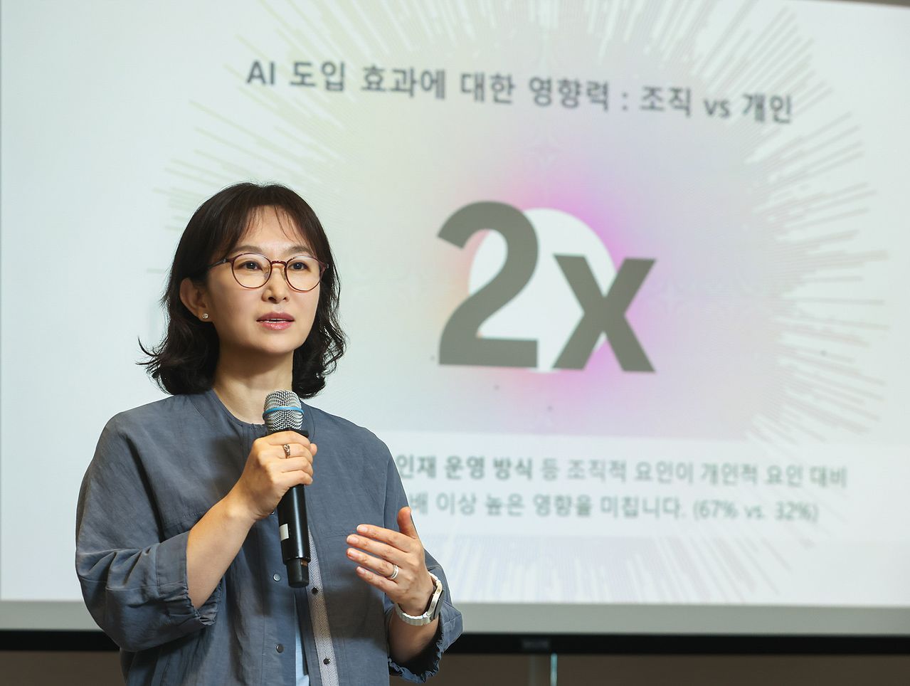 韓国MSのオ・ソンミAIワークフォースGTMディレクターが業務動向指標について発表している。［写真 マイクロソフト］