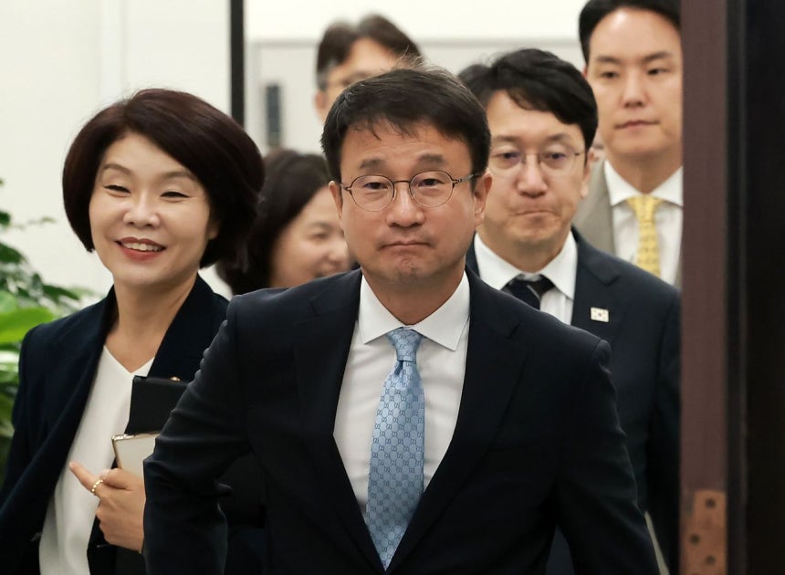 18日、国会で開かれた政策調整会議に出席する共に民主党の韓秉道（ハン・ビョンド）院内代表 ［聯合ニュース］