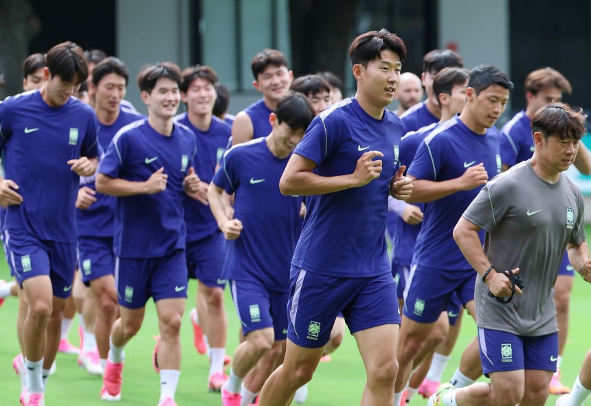 2026年W杯に出場した韓国代表選手らが17日午後（現地時間）、メキシコ・グアダラハラ近郊サポパンのチバス・バジェ・ベルデで練習している。韓国は19日午前10時（日本時間）、メキシコと1次リーグ第2戦を行う。［聯合ニュース］