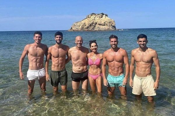   仏サッカーのレジェンド、ジダン一家の家族写真　［ルカ・ジダン インスタグラム キャプチャー］