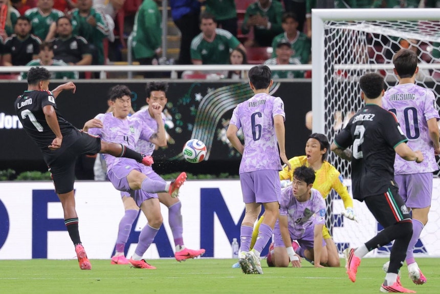 メキシコに先制点を許したサッカー韓国代表。聯合ニュース