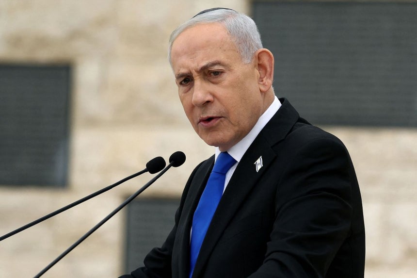 21日（現地時間）、イスラエルのベンヤミン・ネタニヤフ首相がエルサレムのヘルツル山にある軍墓地で開かれたイスラエル戦没兵士追悼の日（ヨム・ハジカロン）の記念式典で演説している。AFP＝聯合ニュース