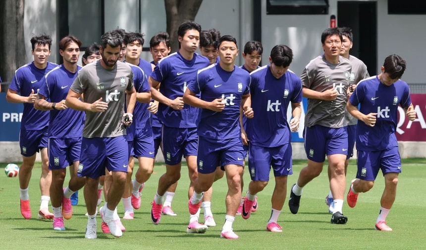 メキシコ・グアダラハラのベースキャンプで練習する韓国代表選手。南アフリカと第3戦で引き分け以上なら32強トーナメントに進出する。組2位でトーナメントに進出すればスイスと対戦する確率が高い。16強戦では日本と対戦する可能性もある。 ［ニュース1］
